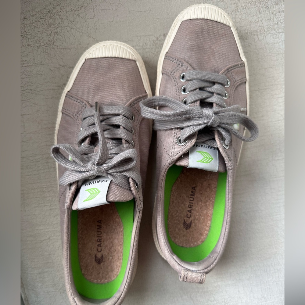 Cariuma Taupe Canvas Sneakers with Green Insoles - size 9.5